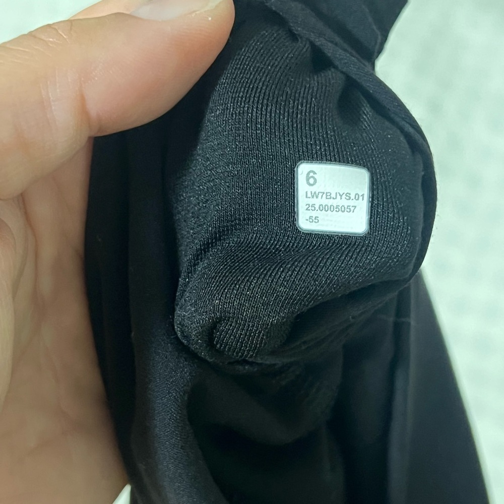 lululemon athletica Black align bike shorts size 6 4 in worn twice! - Picture 4 of 4